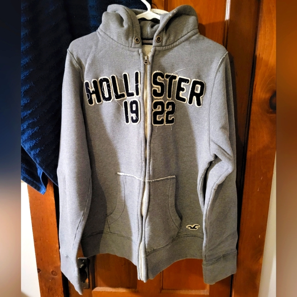 Hollister vintage heavyweight hoodie, size large.